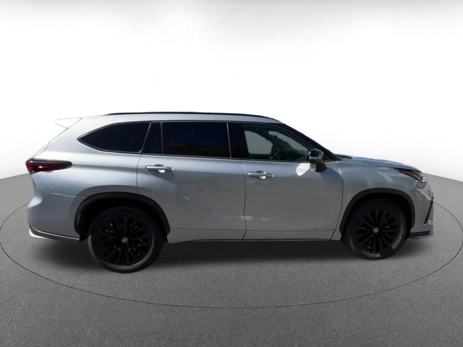 Thumbnail: 2025 Toyota Highlander - 15
