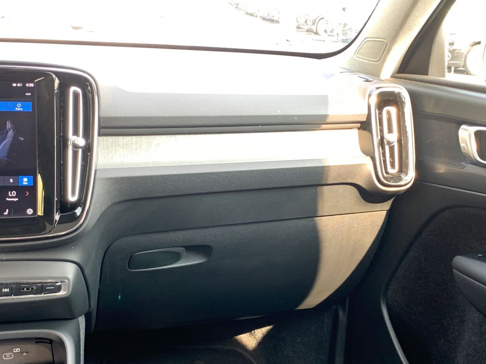 Thumbnail: 2024 Volvo XC40 - 35