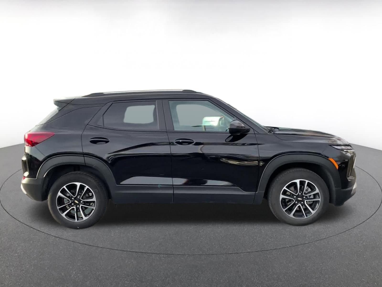 Thumbnail: 2025 Chevrolet TrailBlazer - 16