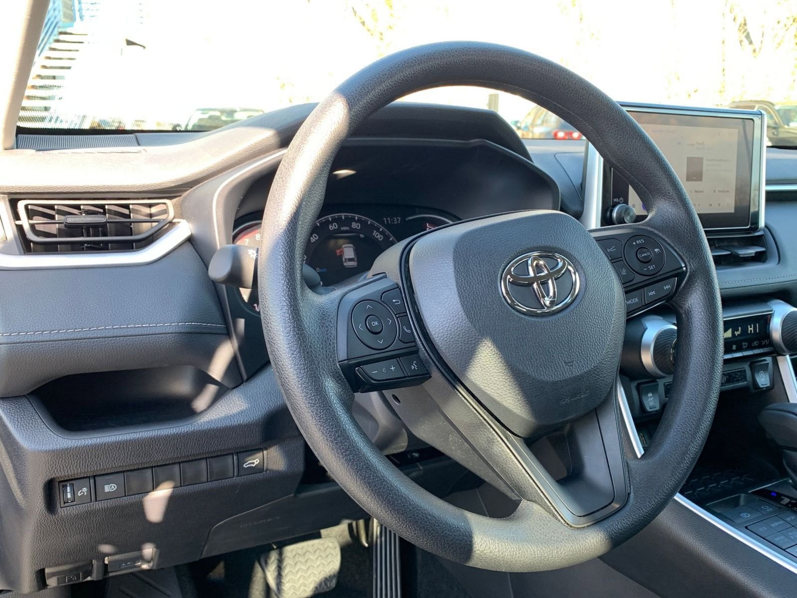 Thumbnail: 2025 Toyota RAV4 - 35