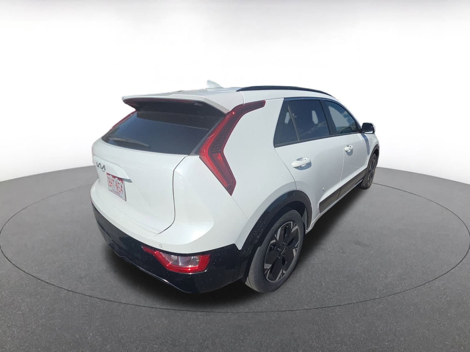 Thumbnail: 2023 Kia Niro - 4