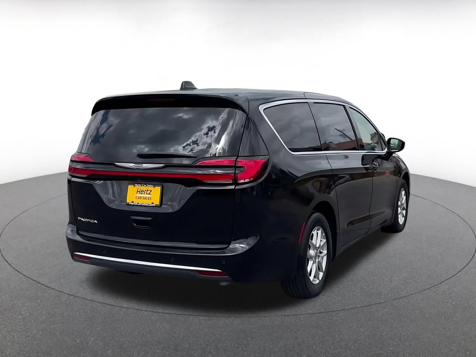 Thumbnail: 2024 Chrysler Pacifica - 13