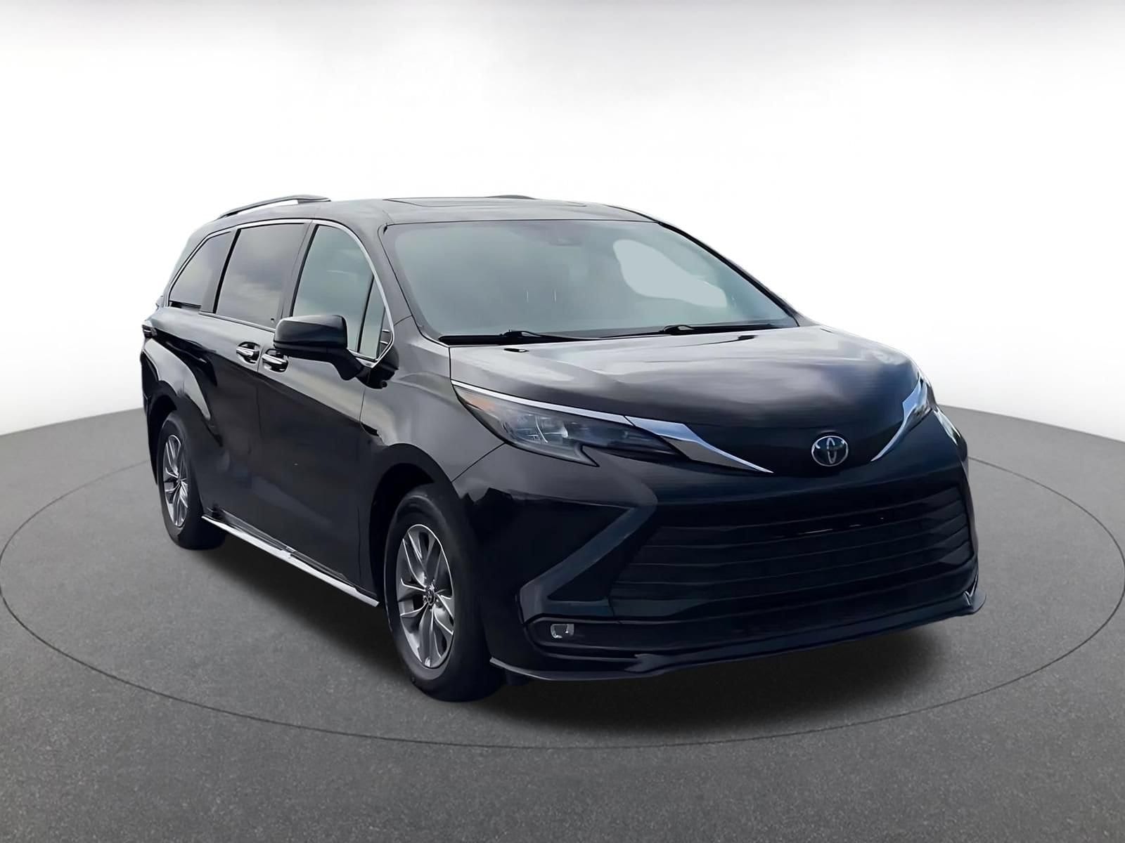 Thumbnail: 2025 Toyota Sienna - 3