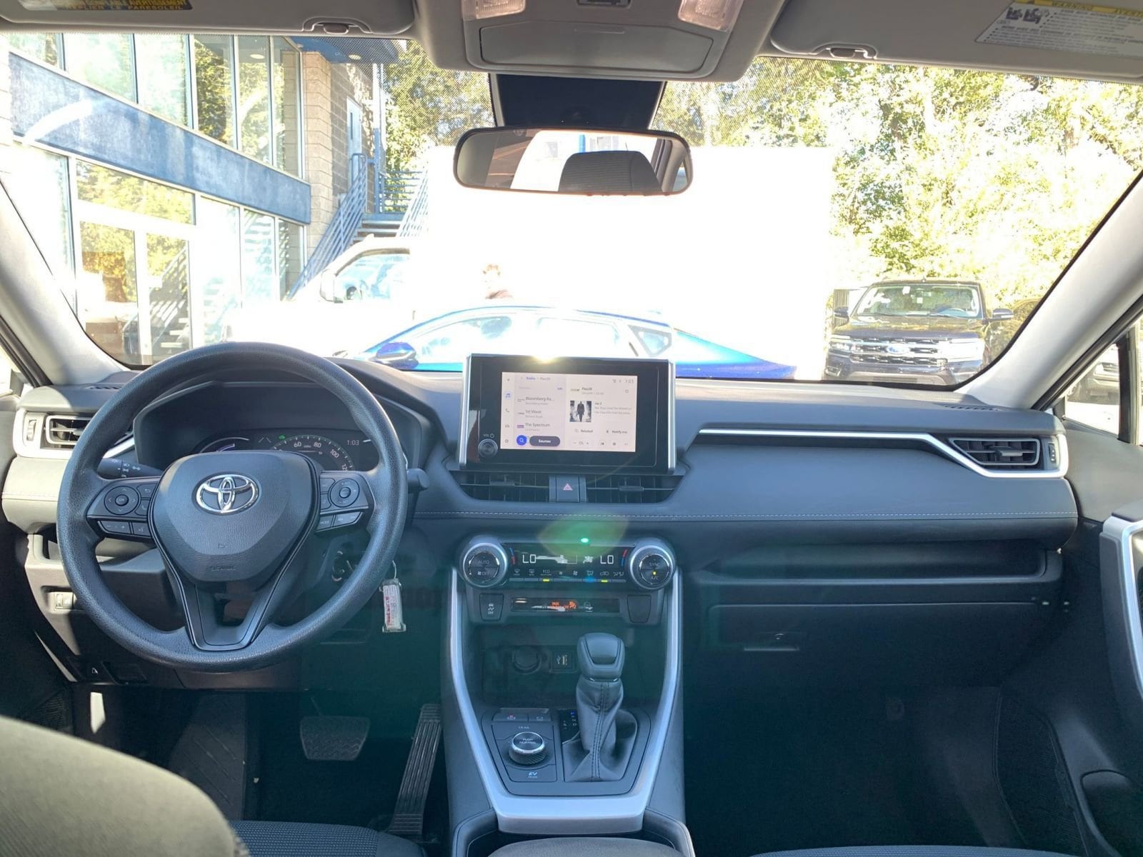 Thumbnail: 2025 Toyota RAV4 - 32