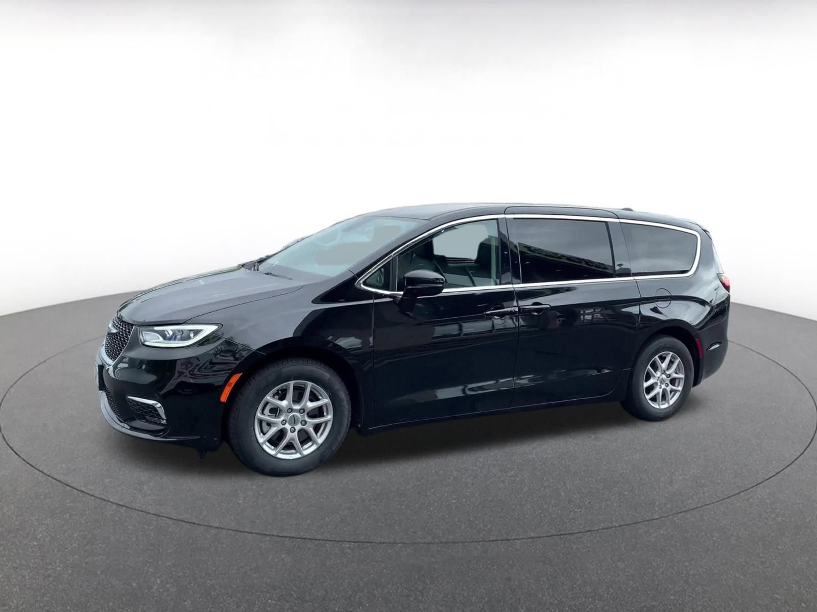 Thumbnail: 2024 Chrysler Pacifica - 7