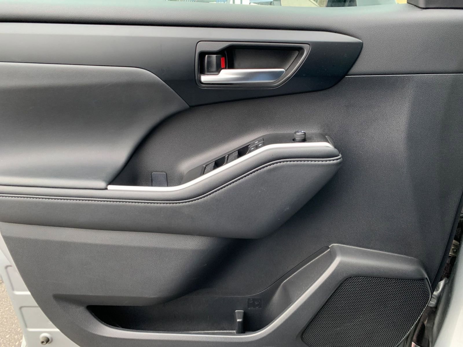 Thumbnail: 2025 Toyota Highlander - 21