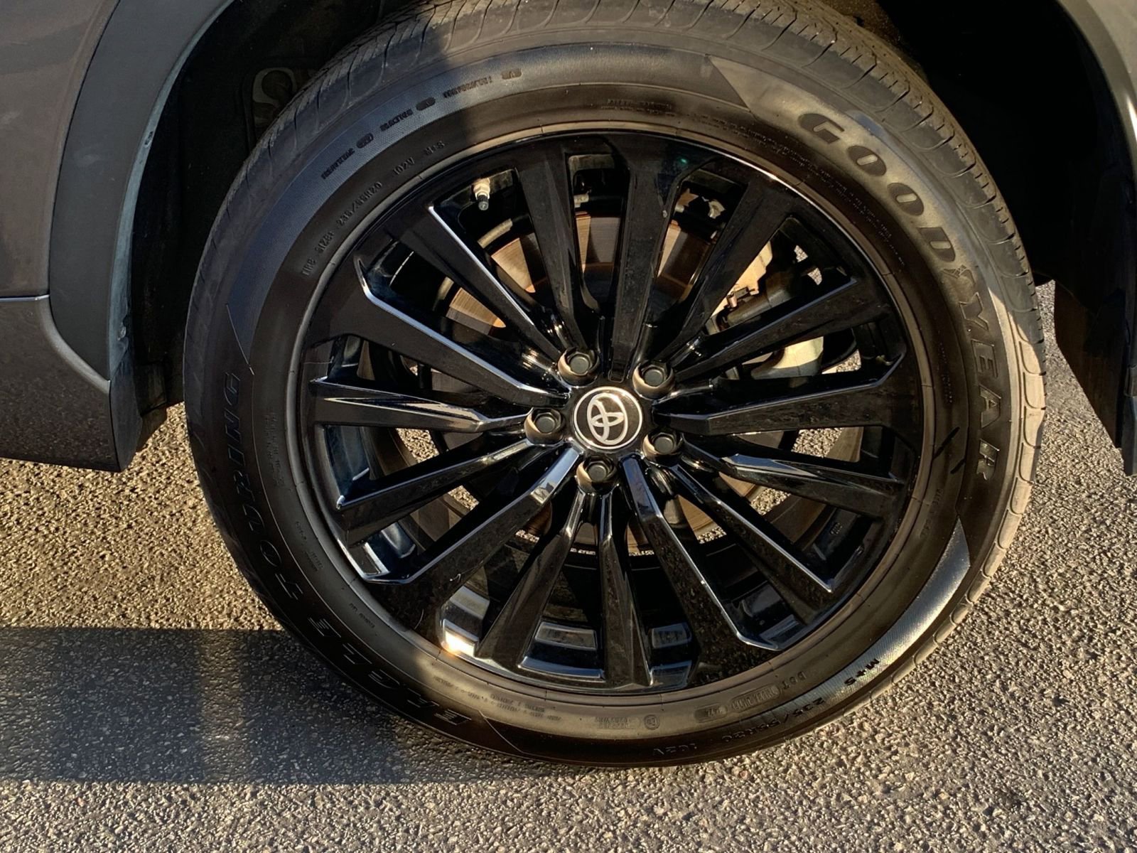 Thumbnail: 2025 Toyota Highlander - 33