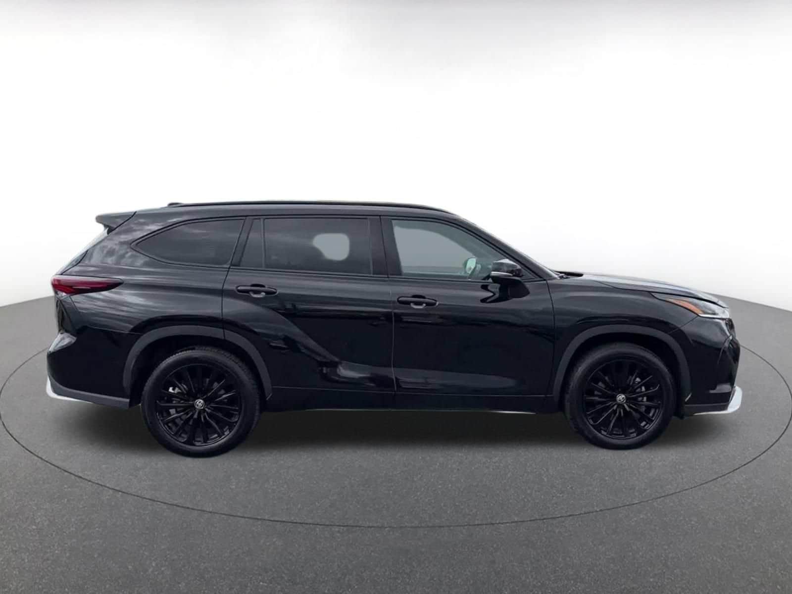 Thumbnail: 2025 Toyota Highlander - 15