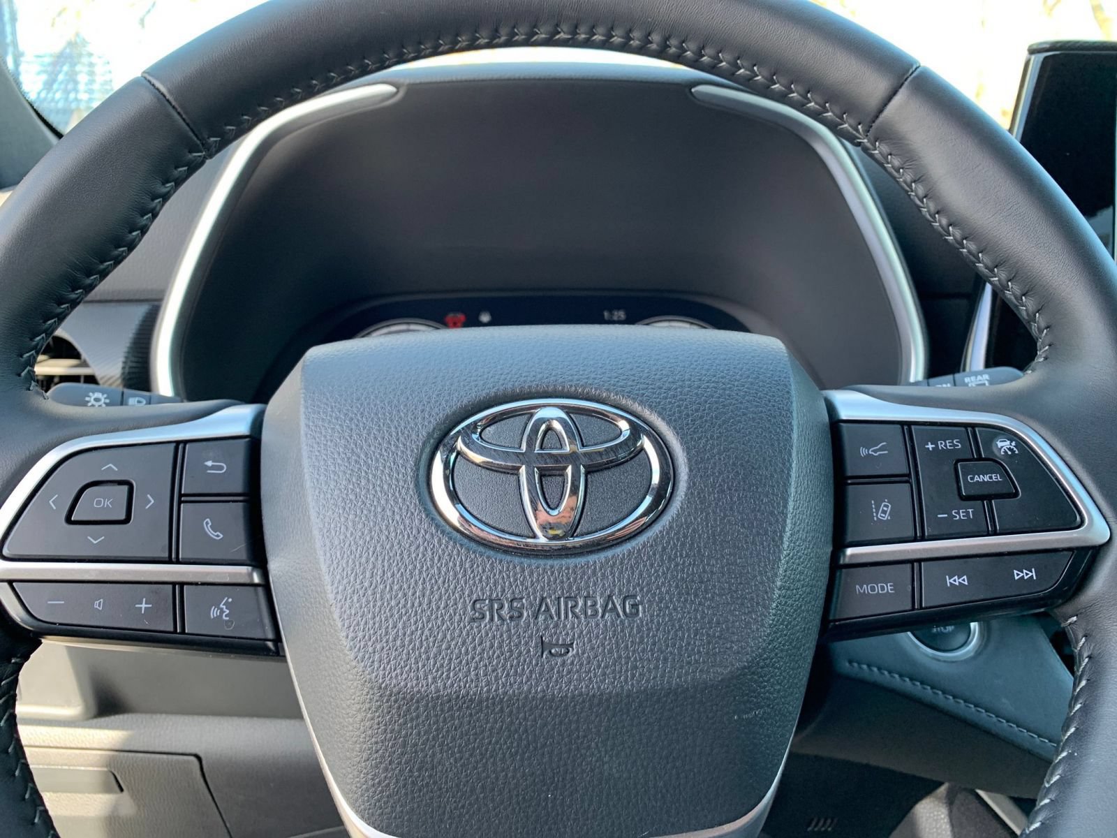 Thumbnail: 2025 Toyota Highlander - 28