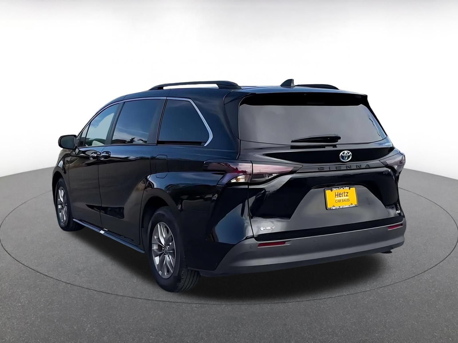 Thumbnail: 2025 Toyota Sienna - 10