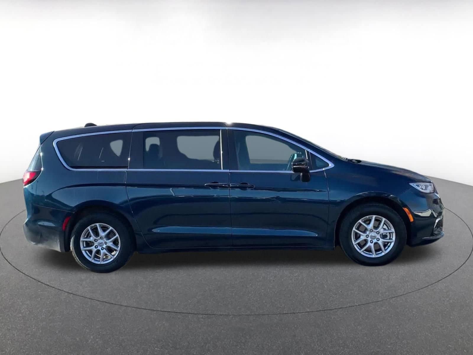Thumbnail: 2025 Chrysler Pacifica - 16