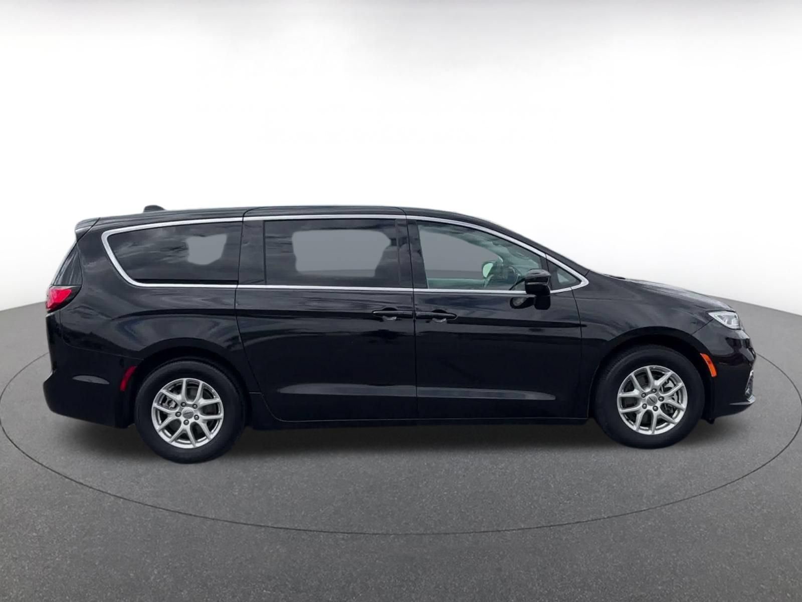 Thumbnail: 2024 Chrysler Pacifica - 15