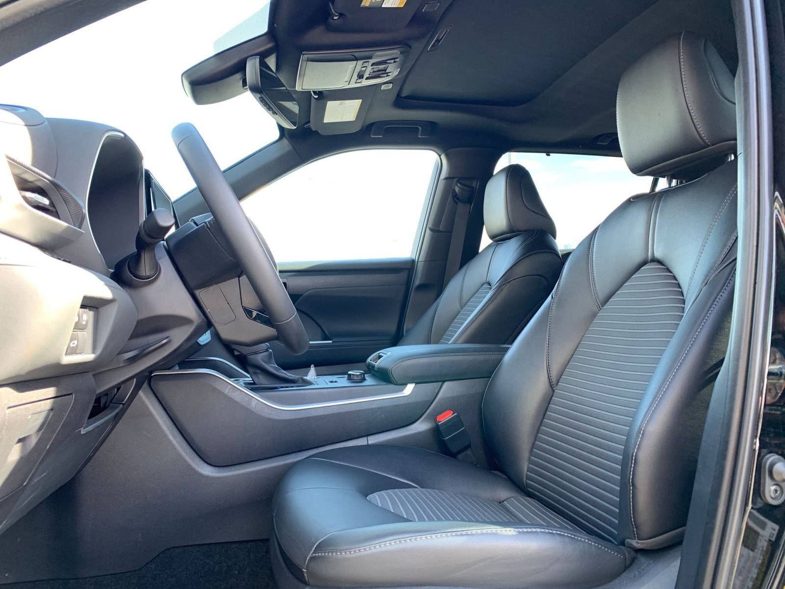 Thumbnail: 2025 Toyota Highlander - 28