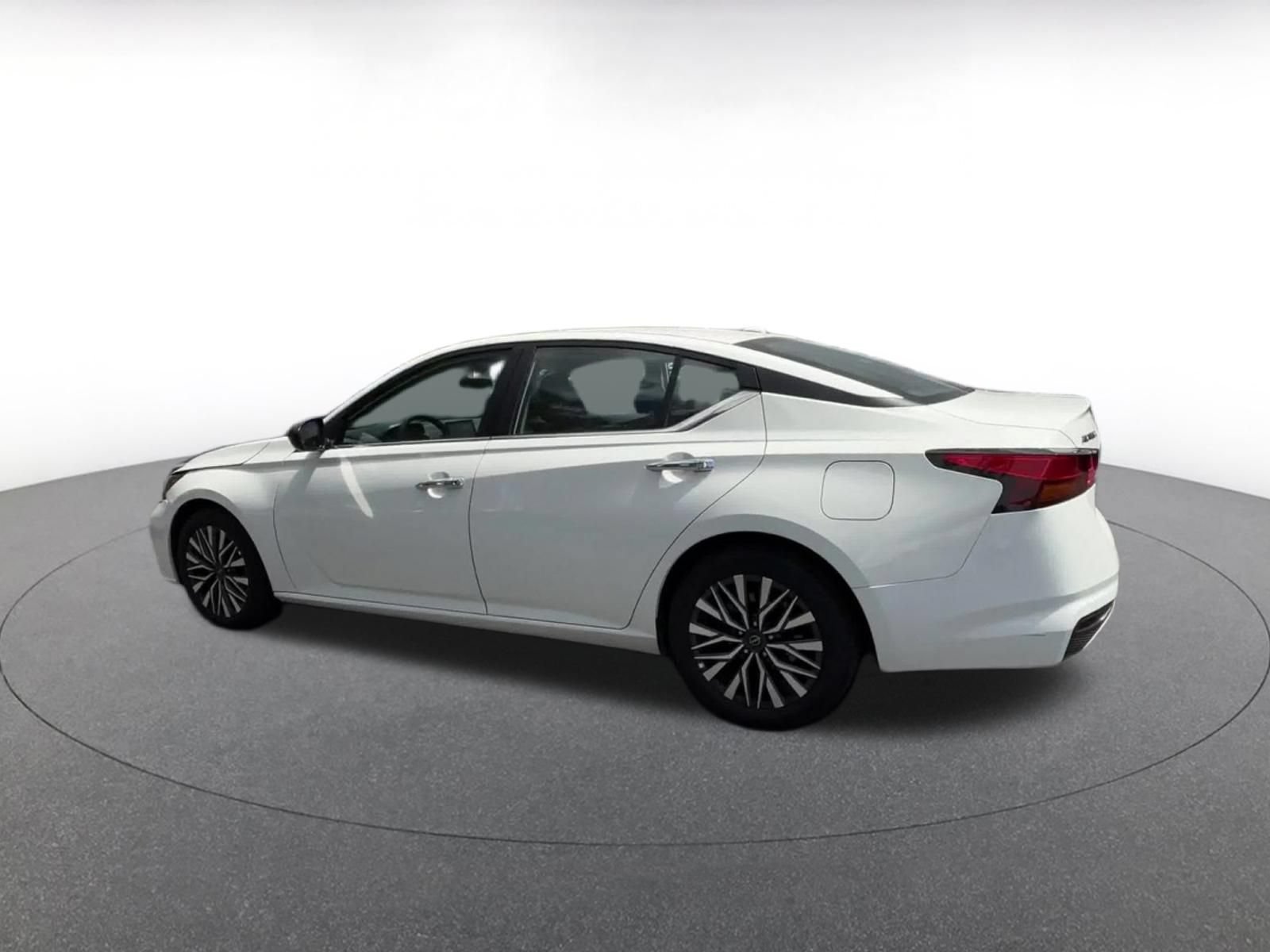 Thumbnail: 2025 Nissan Altima - 8
