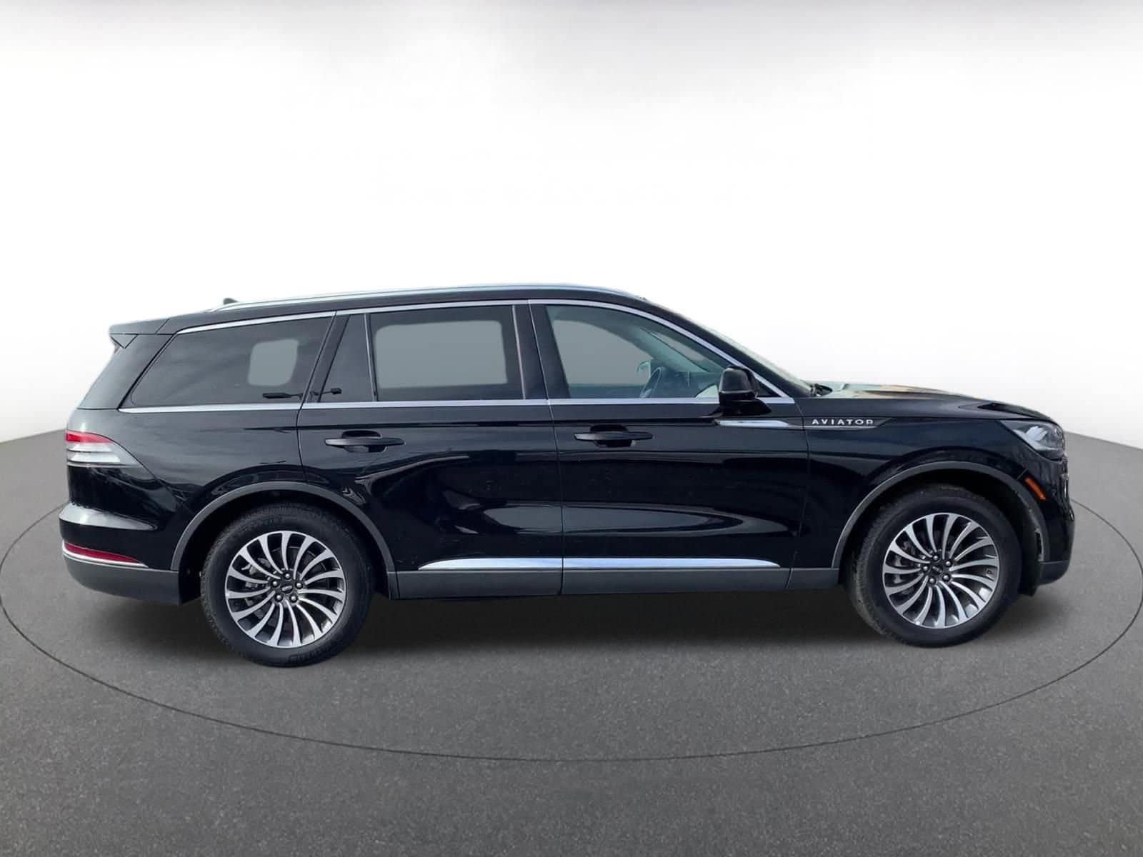Thumbnail: 2024 Lincoln Aviator - 16