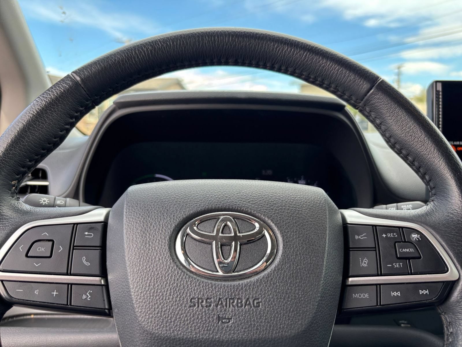 Thumbnail: 2025 Toyota Sienna - 28