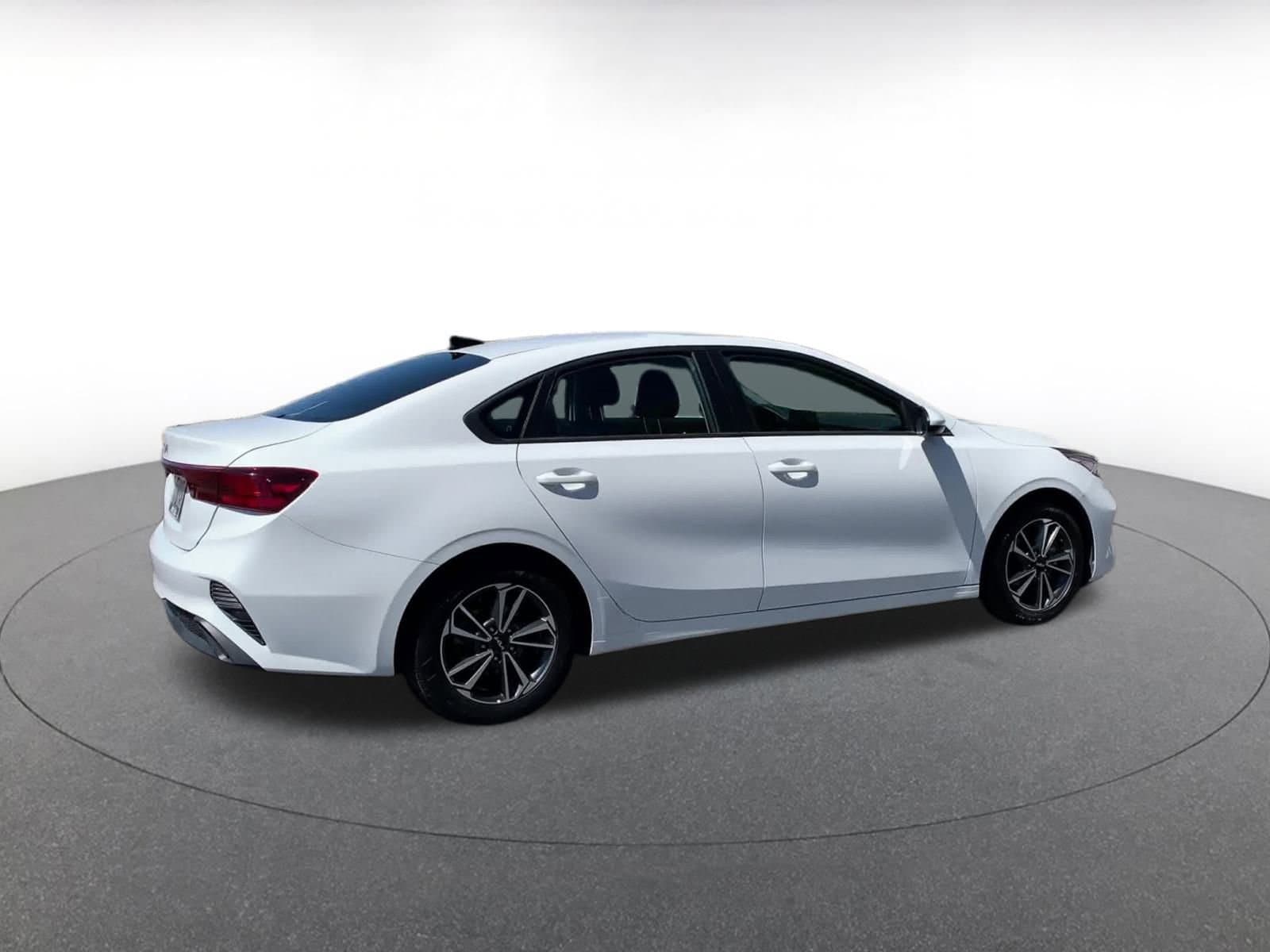 Thumbnail: 2023 Kia Forte - 15