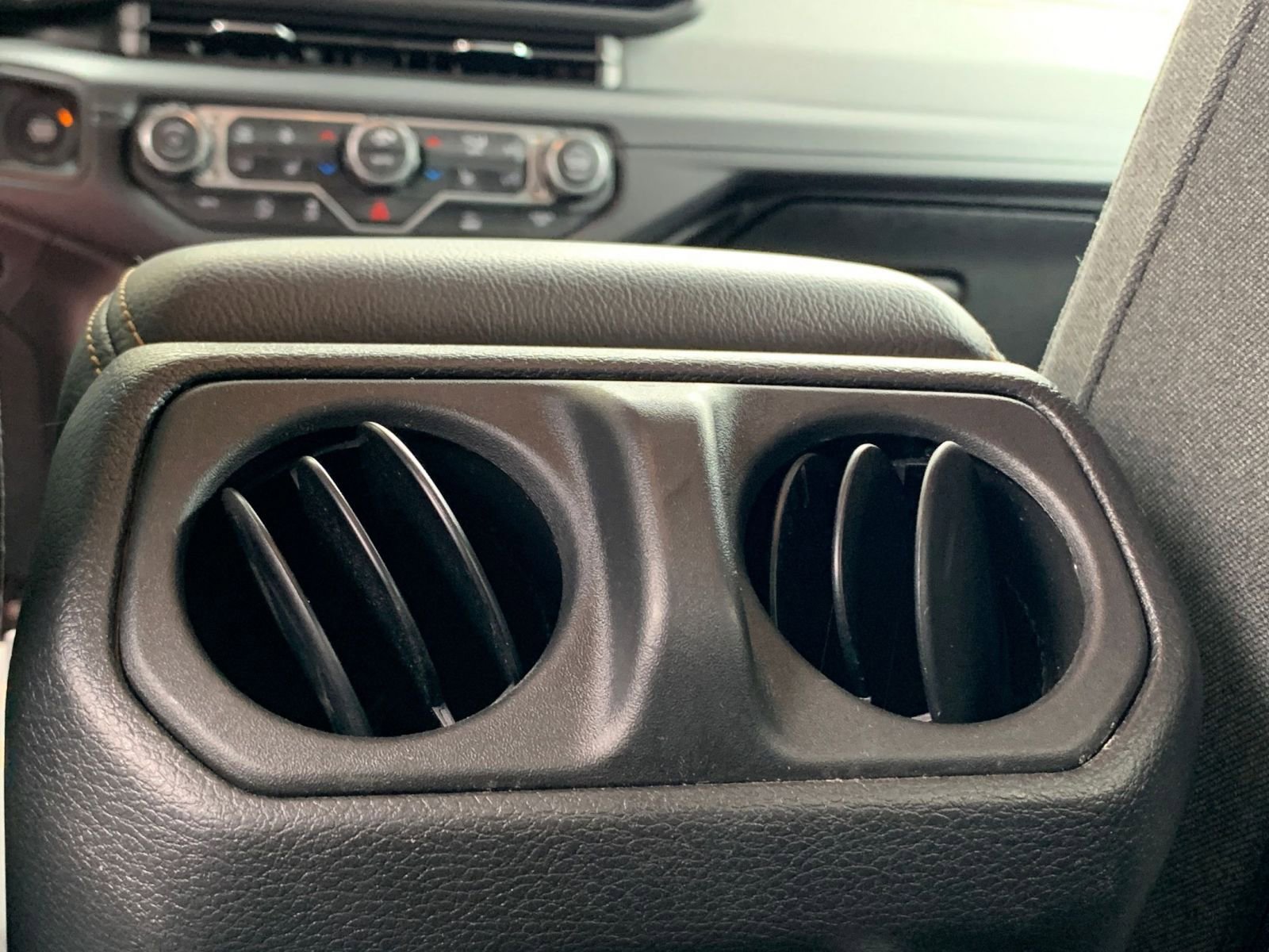 Thumbnail: 2025 Jeep Wrangler - 23