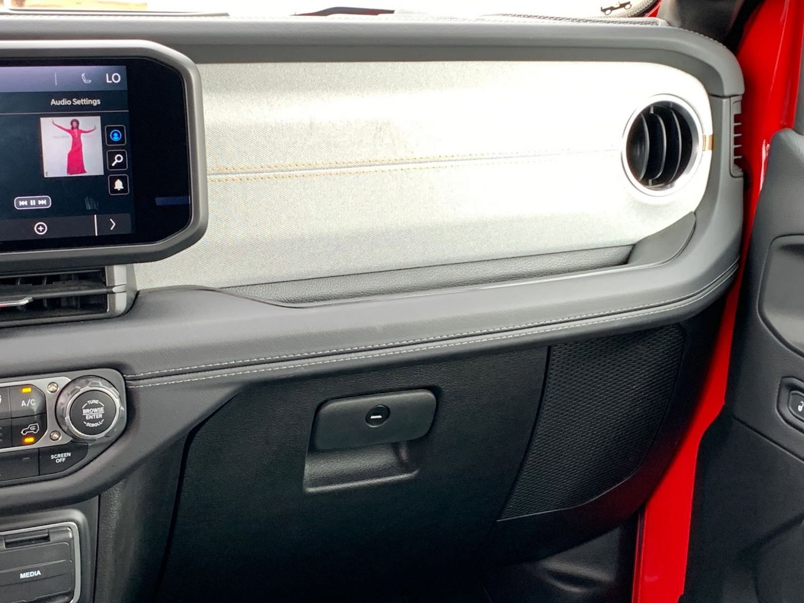 Thumbnail: 2025 Jeep Wrangler - 34