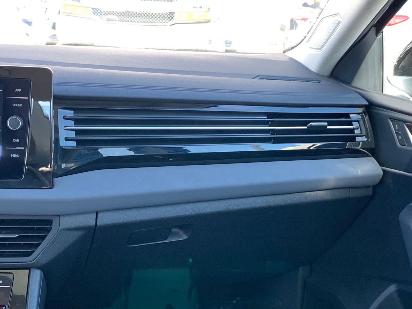 Thumbnail: 2025 Volkswagen Jetta - 34