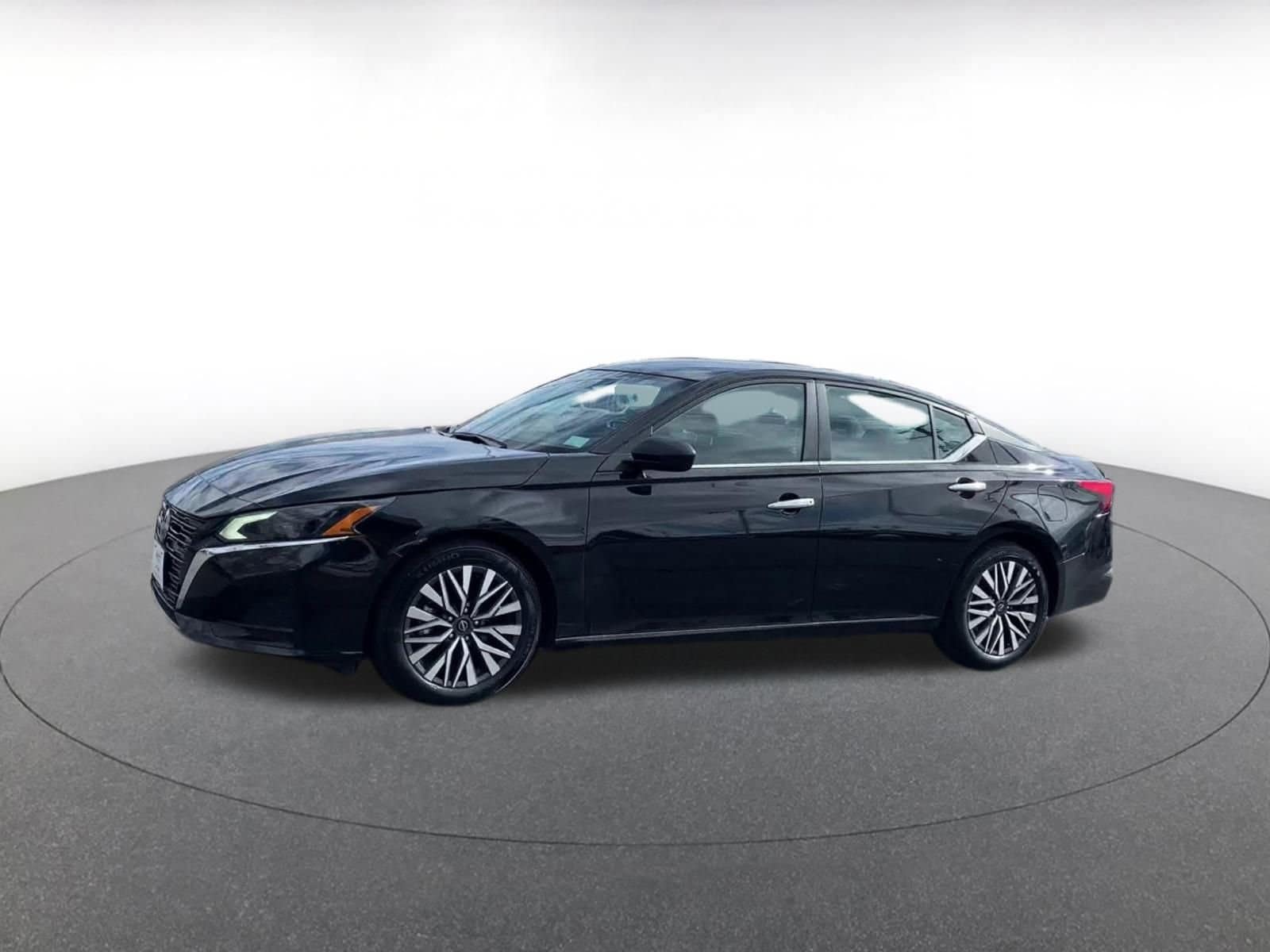 Thumbnail: 2025 Nissan Altima - 8