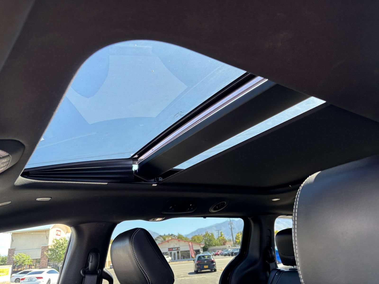 Thumbnail: 2025 Chrysler Pacifica - 31