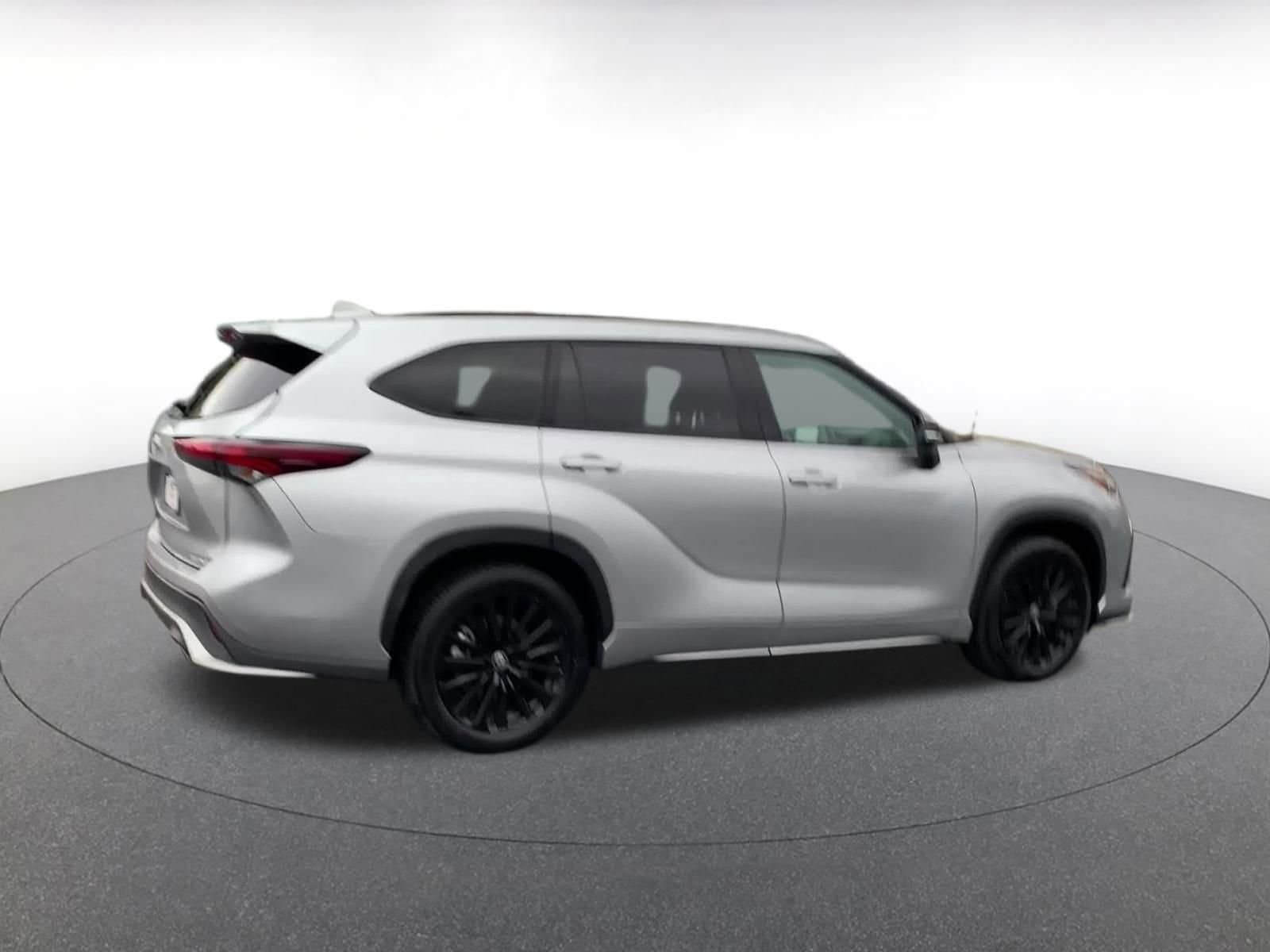 Thumbnail: 2025 Toyota Highlander - 15