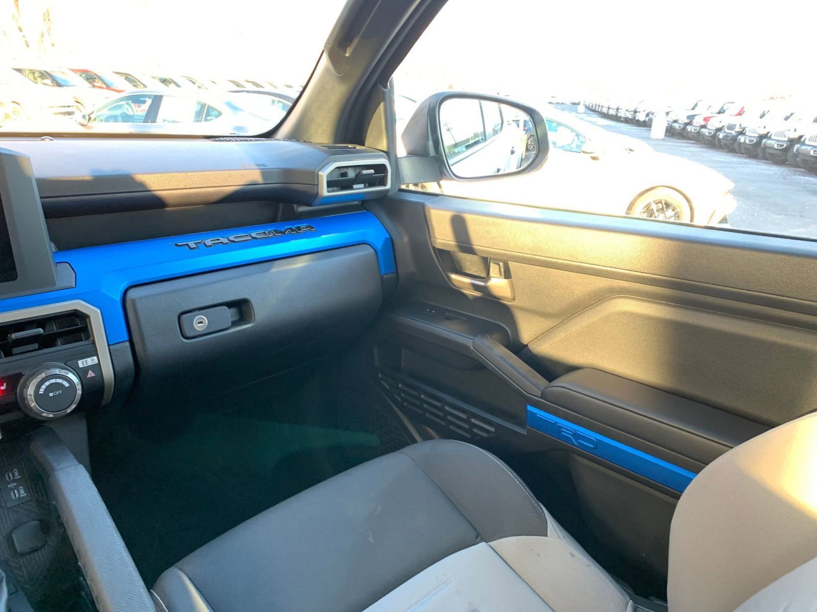 Thumbnail: 2025 Toyota Tacoma - 33