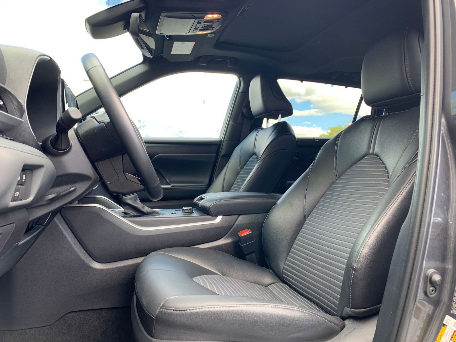 Thumbnail: 2025 Toyota Highlander - 28