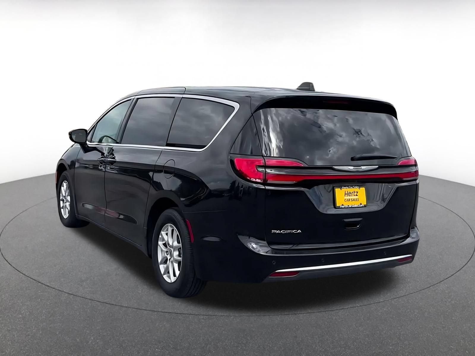 Thumbnail: 2024 Chrysler Pacifica - 10