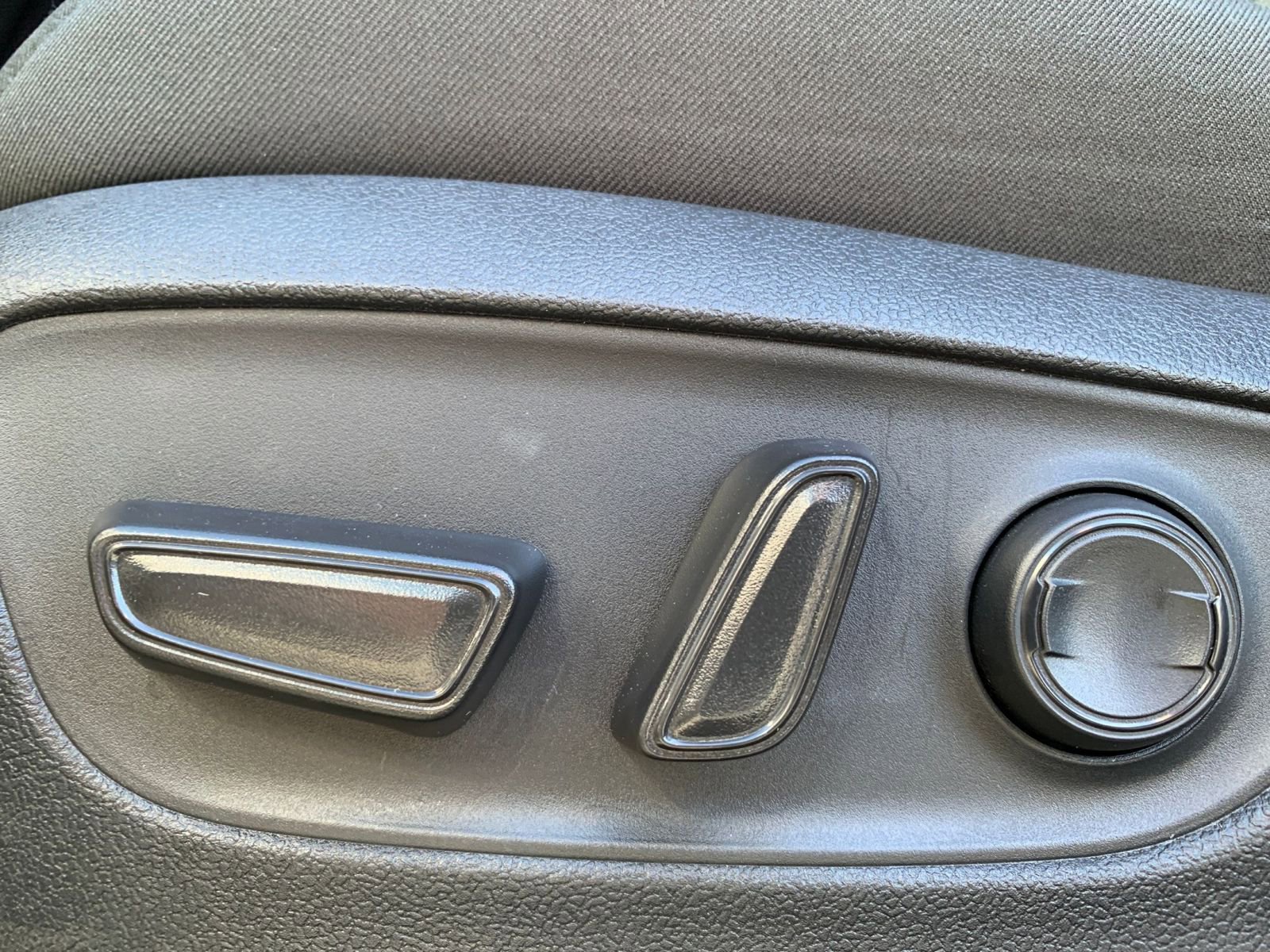 Thumbnail: 2025 Toyota RAV4 - 23