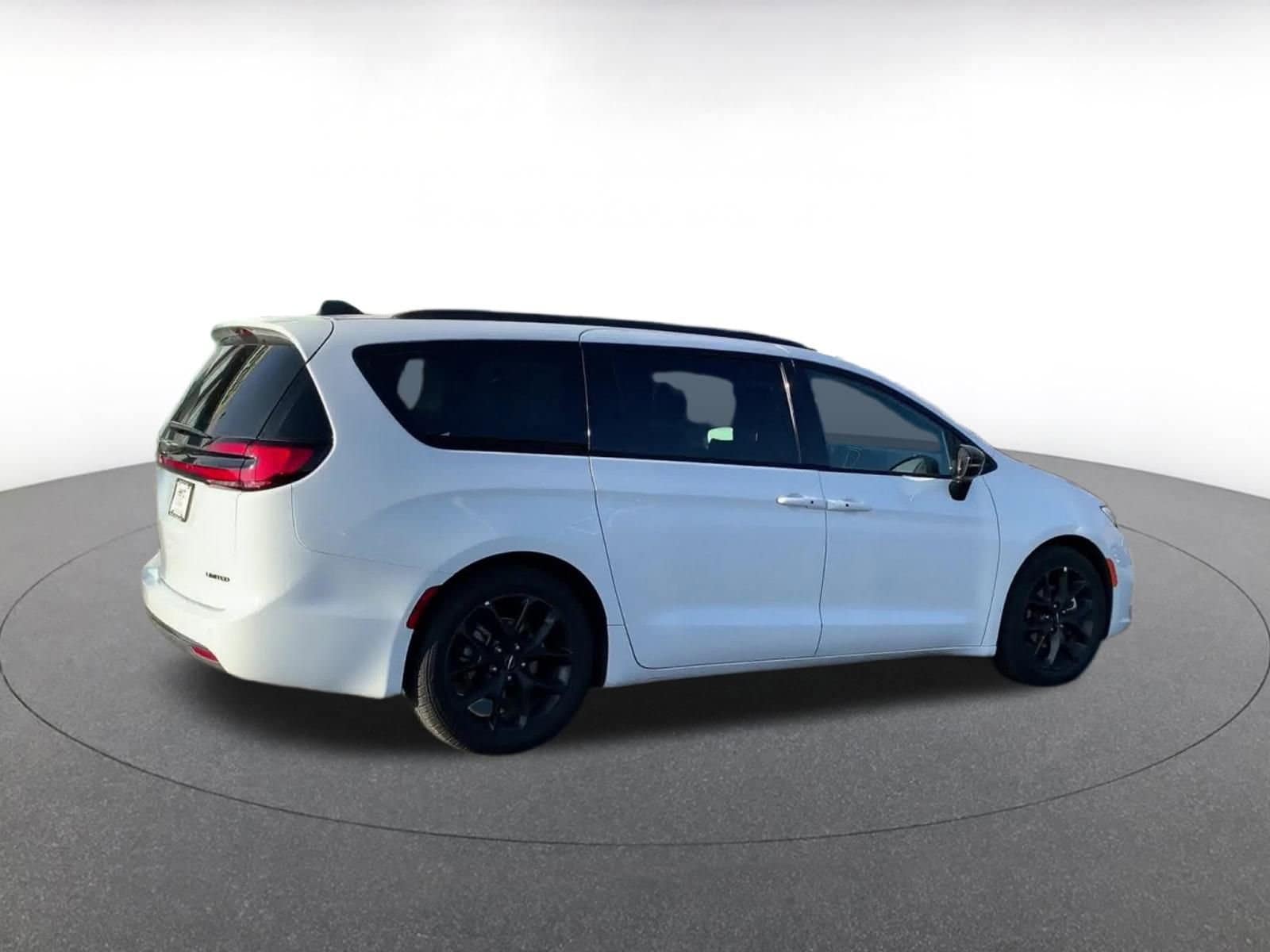 Thumbnail: 2025 Chrysler Pacifica - 15