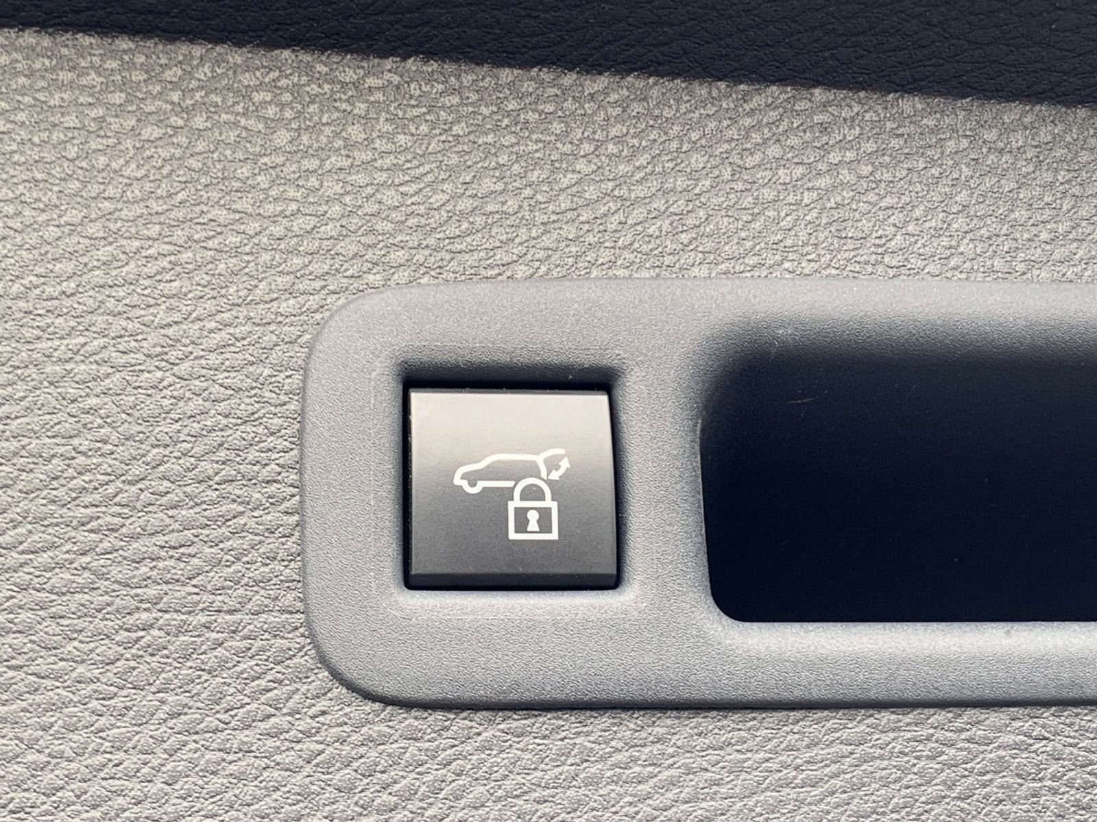 Thumbnail: 2025 Toyota Sienna - 24