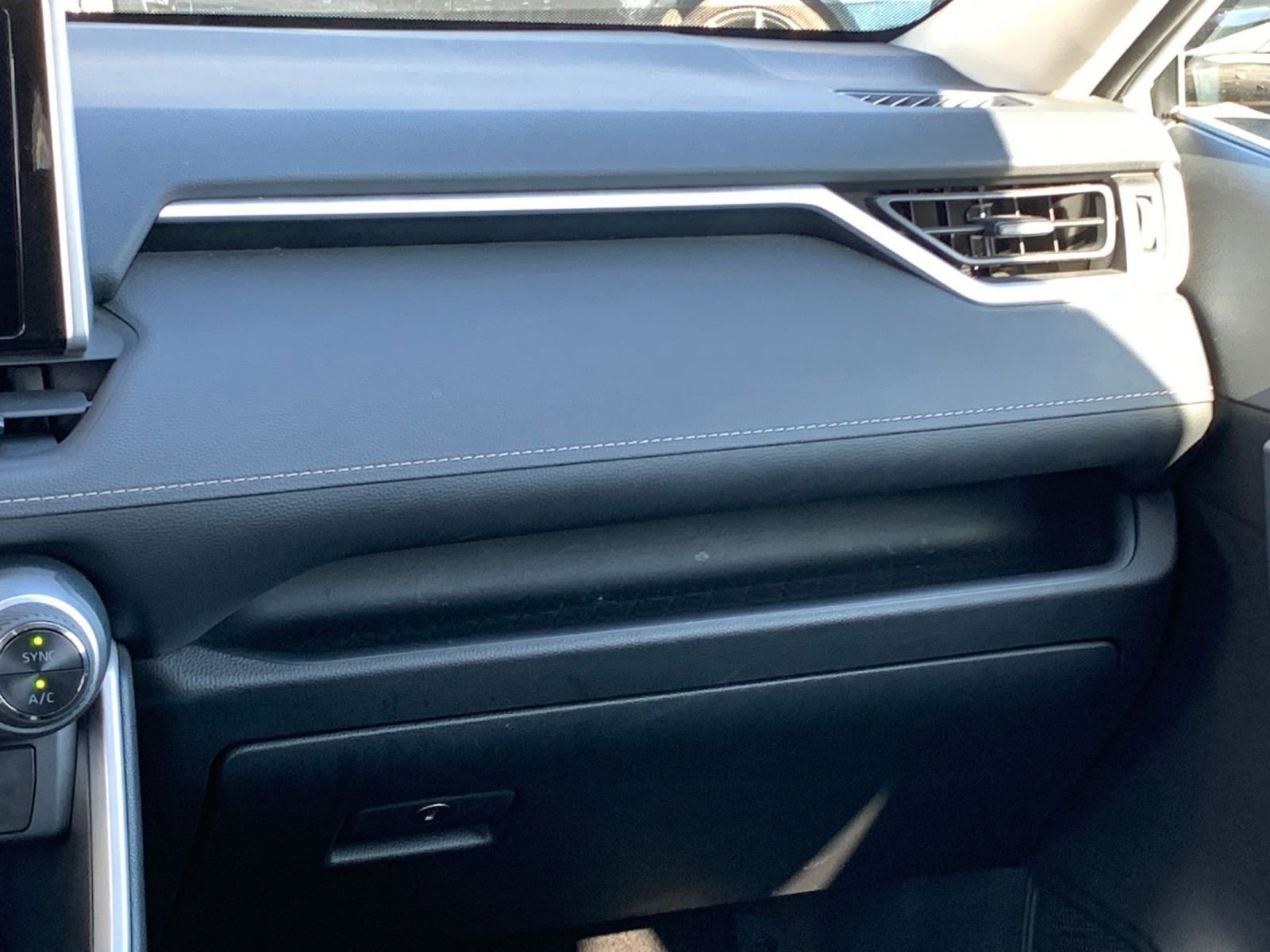 Thumbnail: 2025 Toyota RAV4 - 34