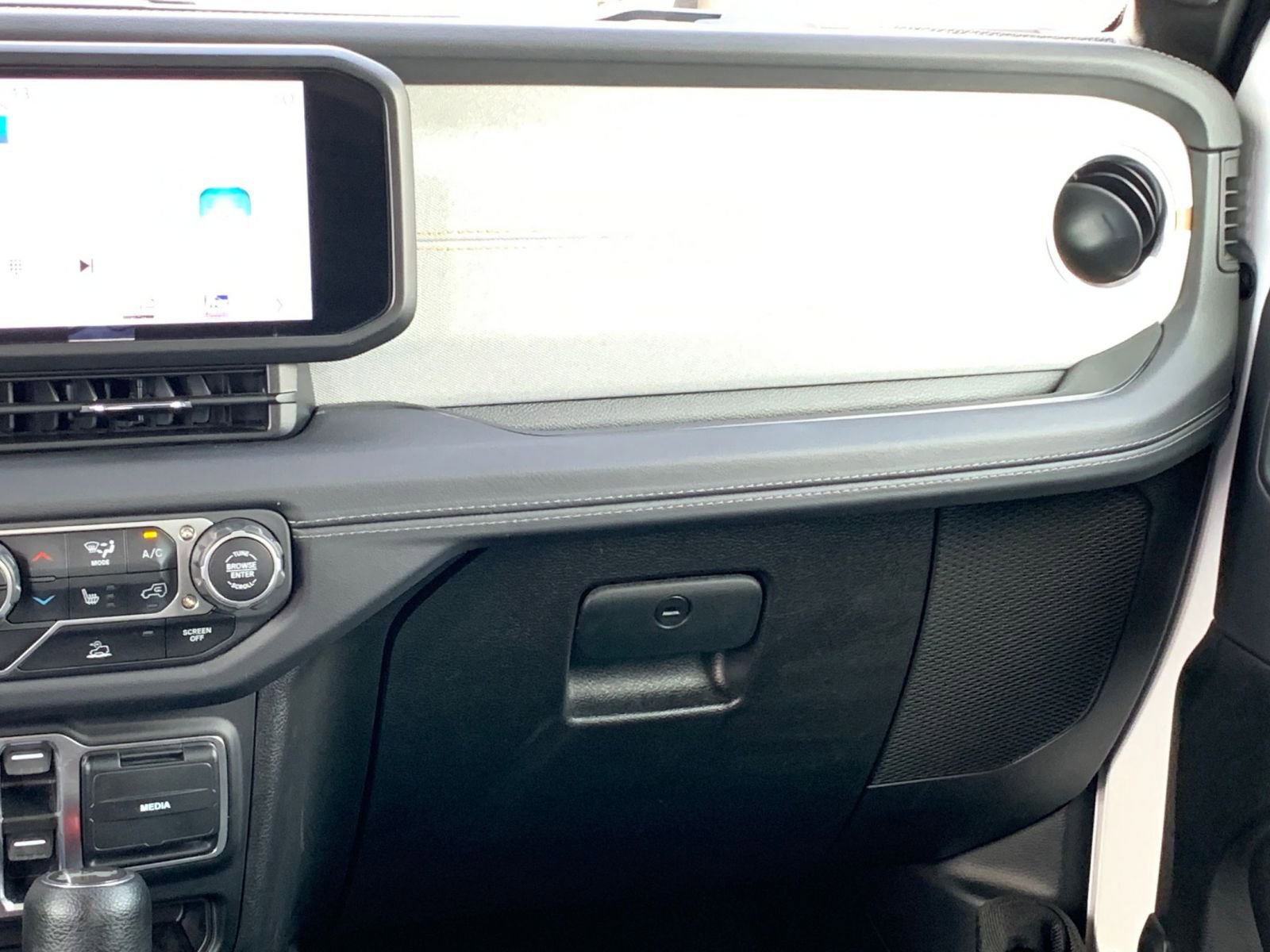 Thumbnail: 2025 Jeep Wrangler - 34