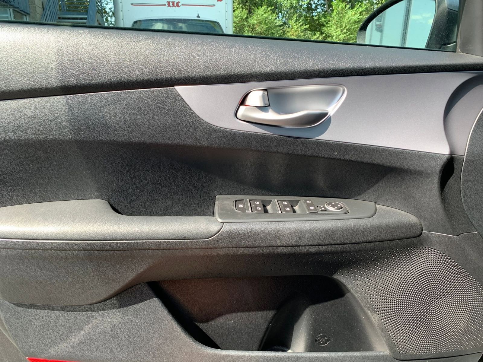 Thumbnail: 2024 Kia Forte - 20