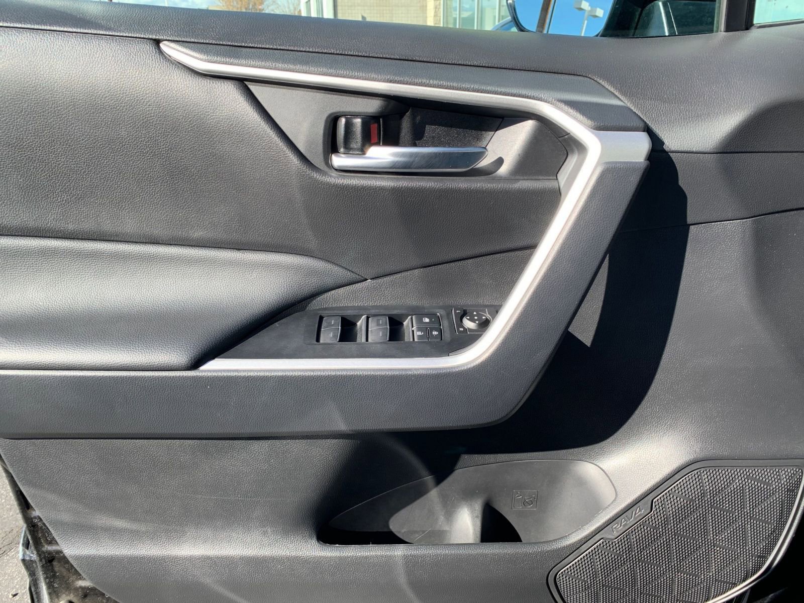 Thumbnail: 2025 Toyota RAV4 - 20