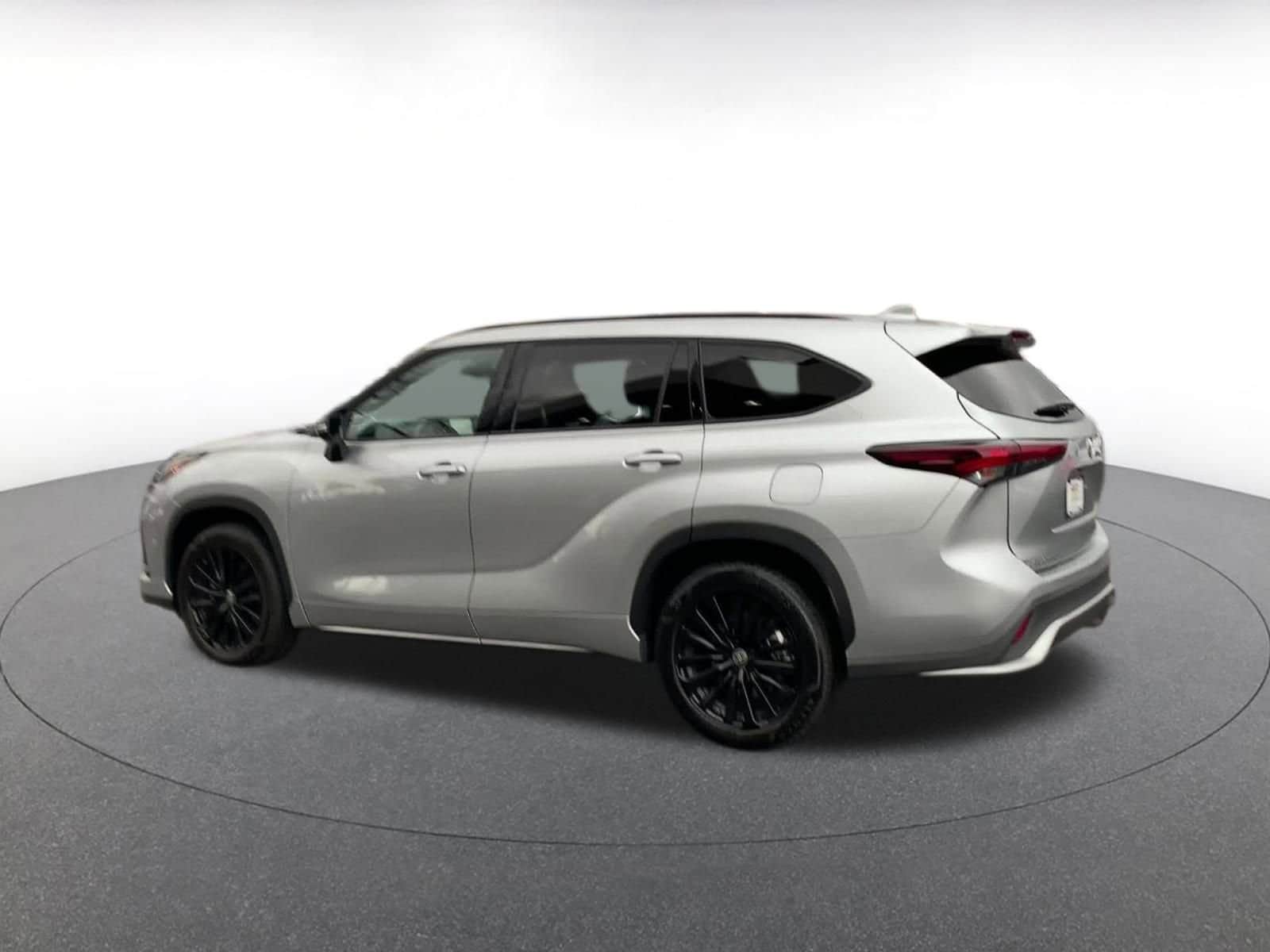 Thumbnail: 2025 Toyota Highlander - 10