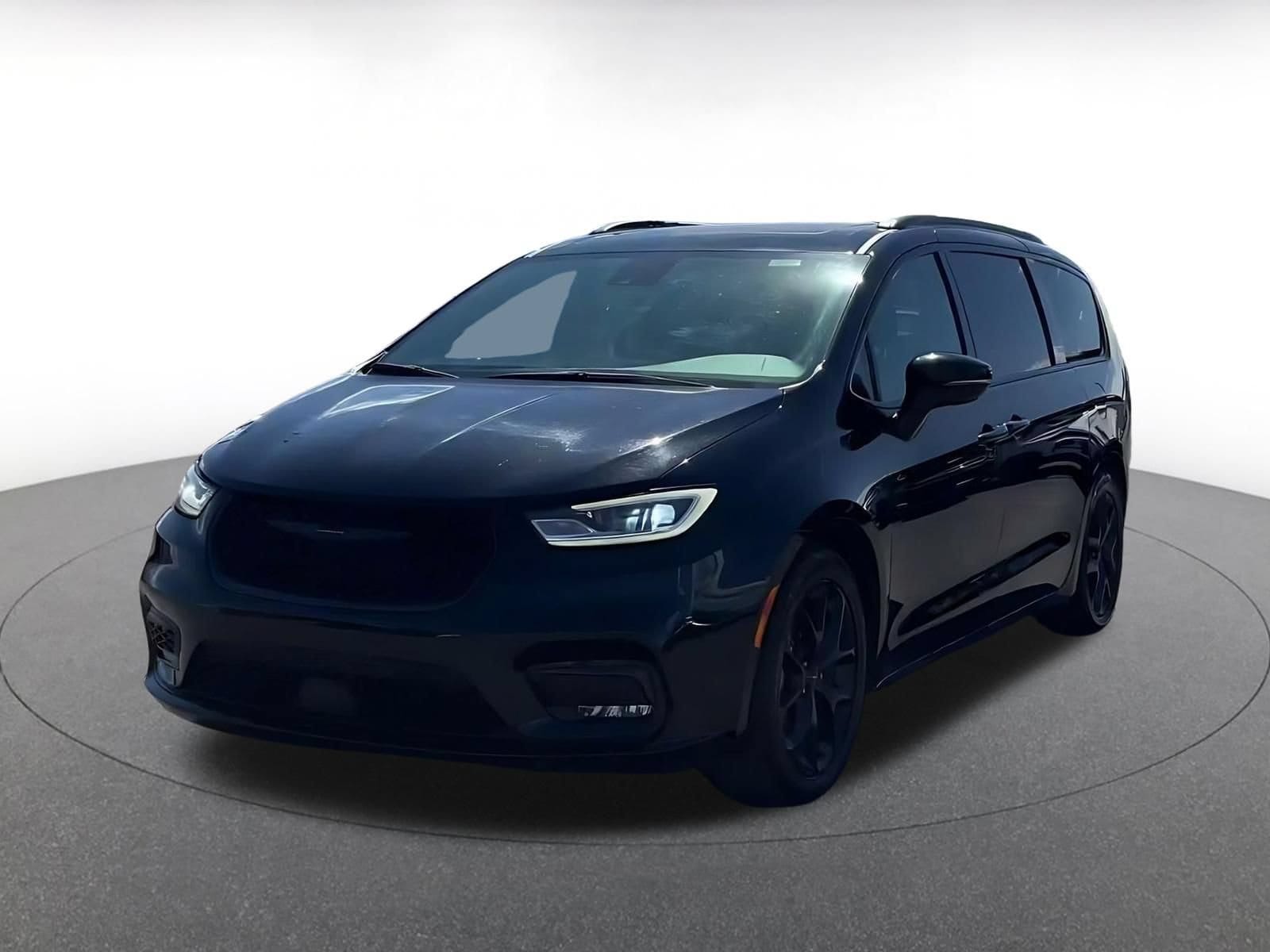 Thumbnail: 2025 Chrysler Pacifica - 6