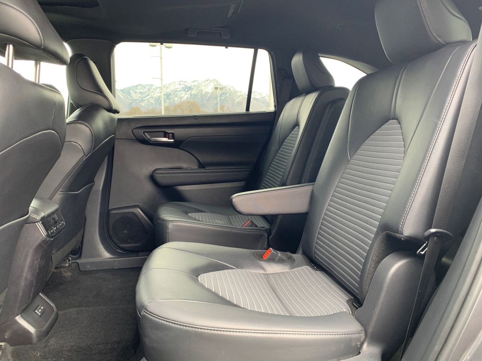 Thumbnail: 2025 Toyota Highlander - 27