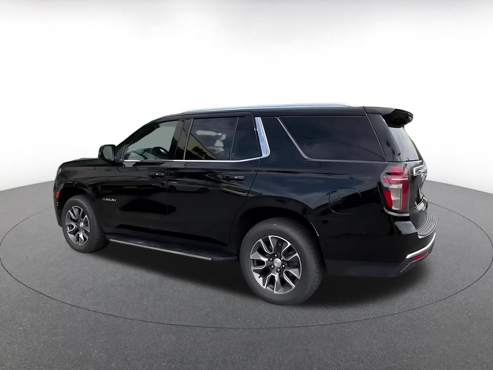 Thumbnail: 2023 Chevrolet Tahoe - 10