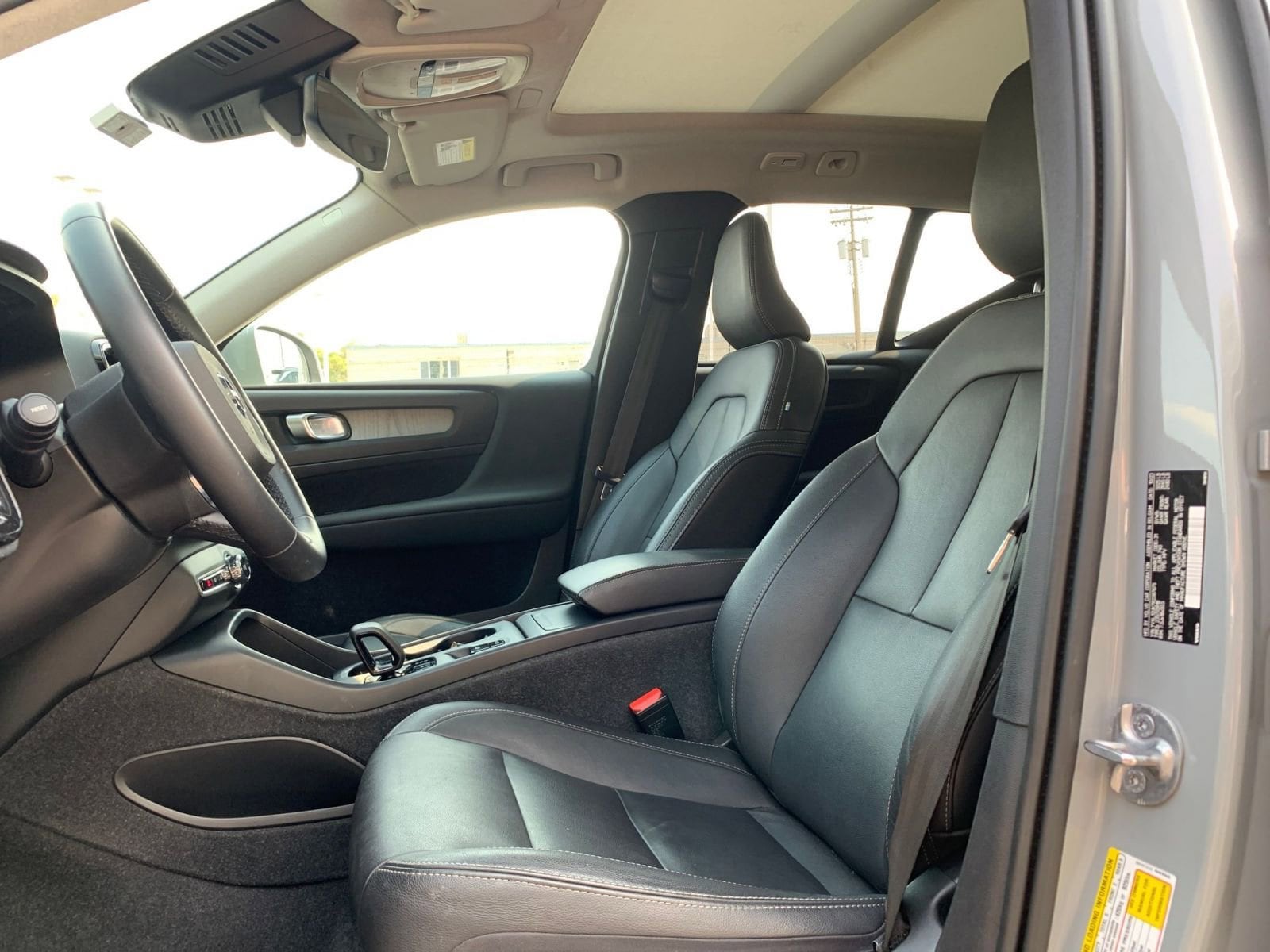 Thumbnail: 2024 Volvo XC40 - 27