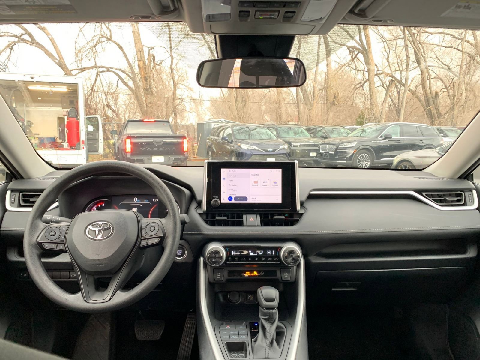 Thumbnail: 2025 Toyota RAV4 - 33