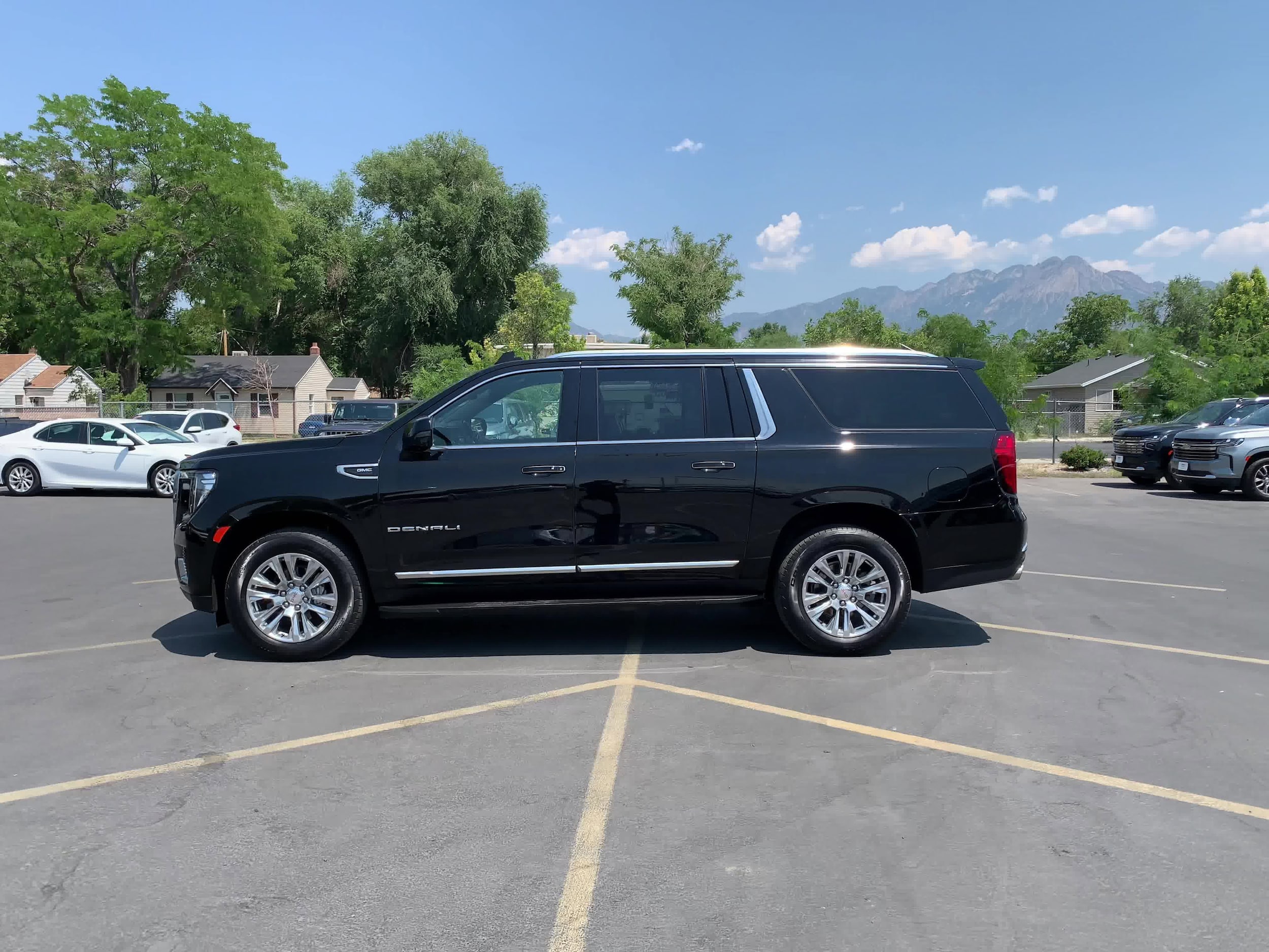 2023 GMC Yukon XL Denali 8