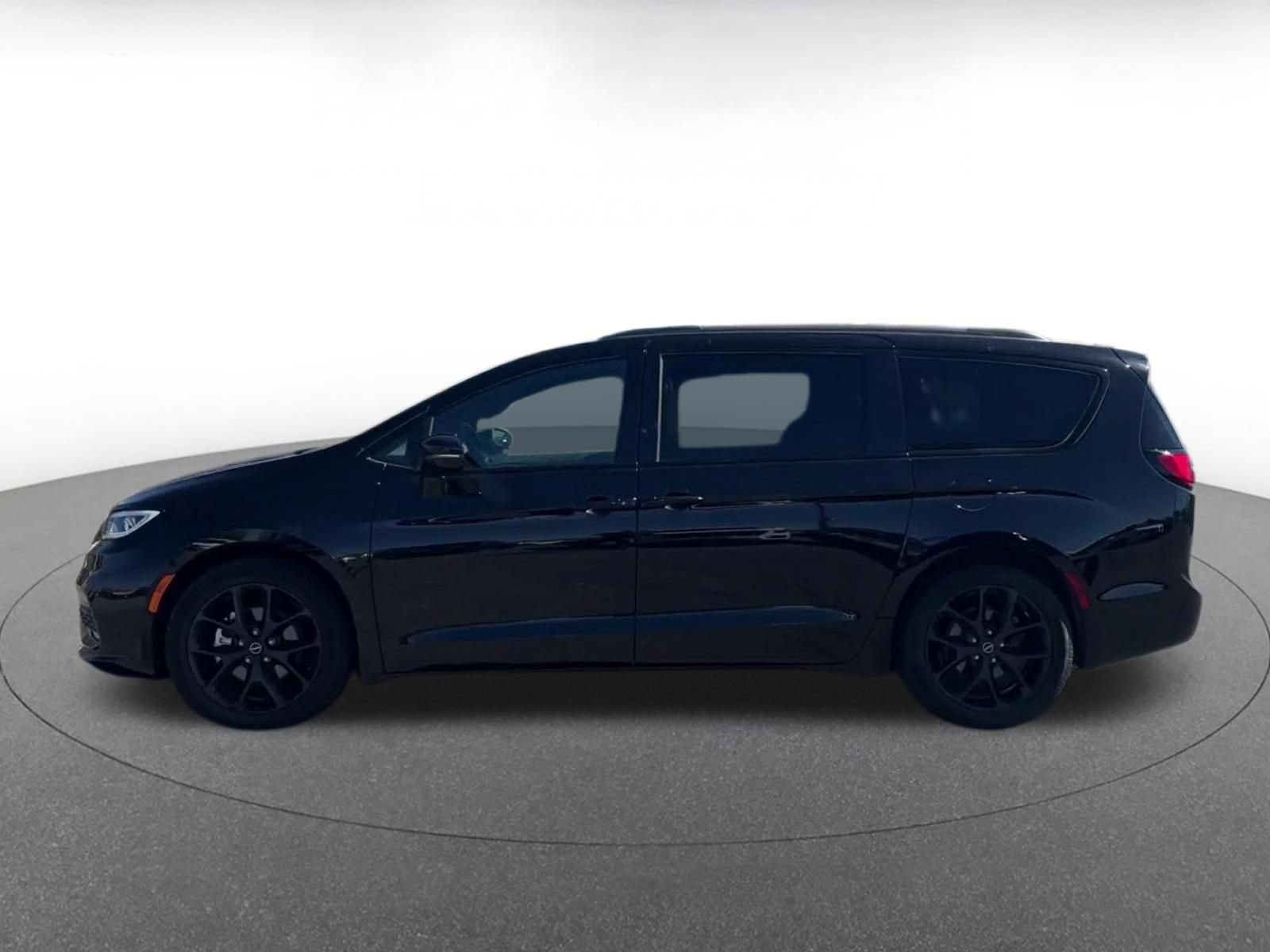 Thumbnail: 2025 Chrysler Pacifica - 8