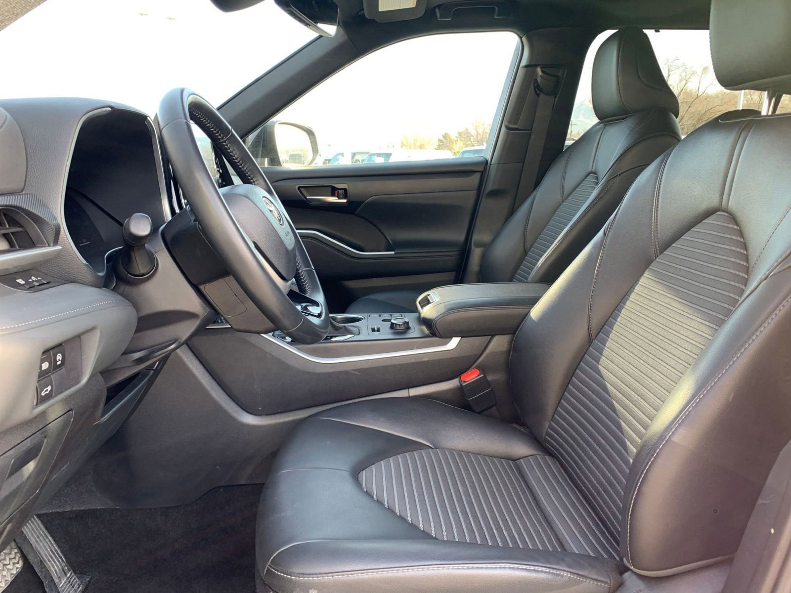 Thumbnail: 2025 Toyota Highlander - 28