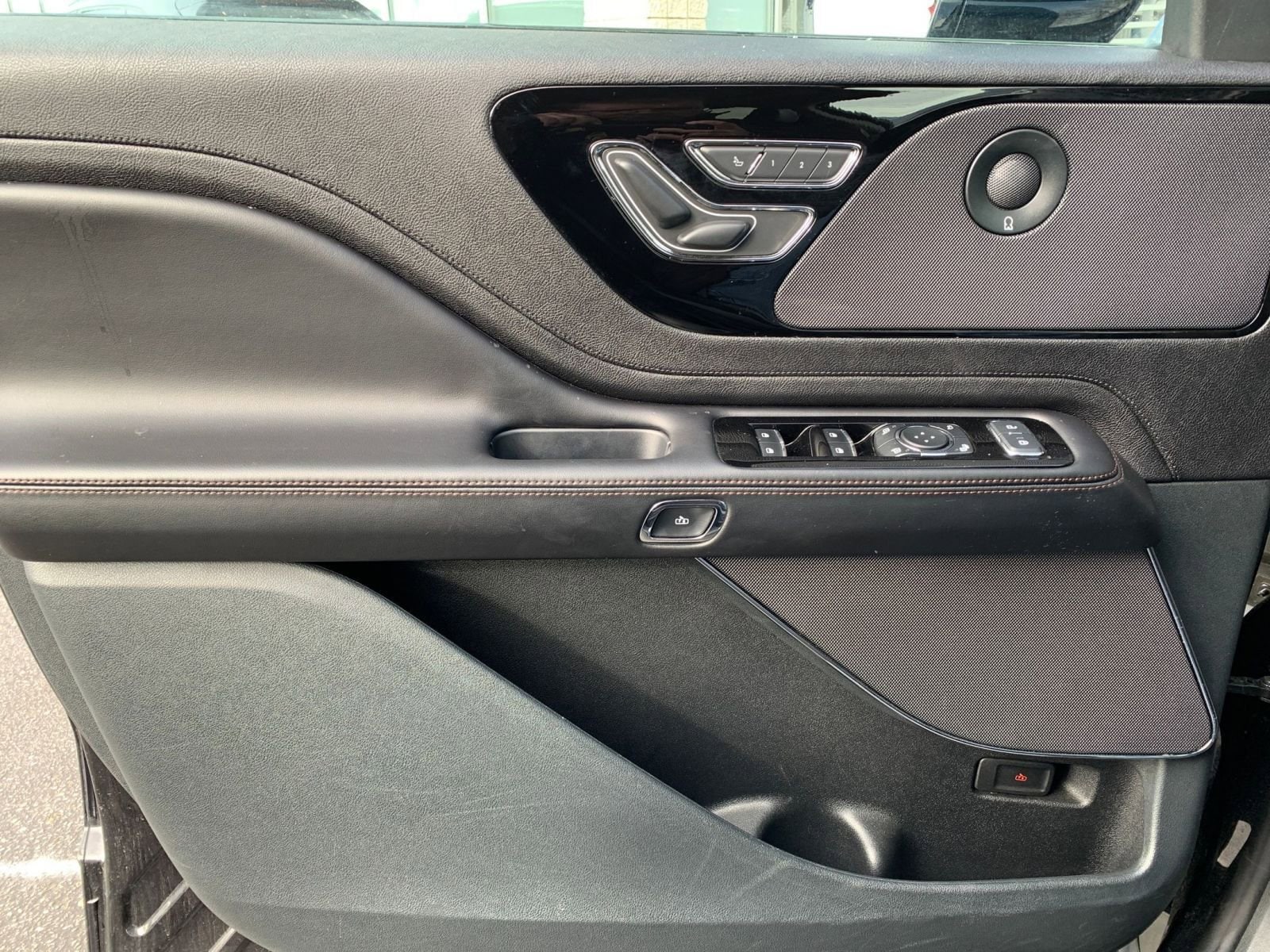 Thumbnail: 2024 Lincoln Aviator - 21