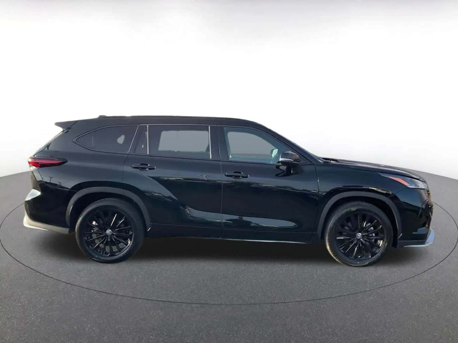 Thumbnail: 2025 Toyota Highlander - 16