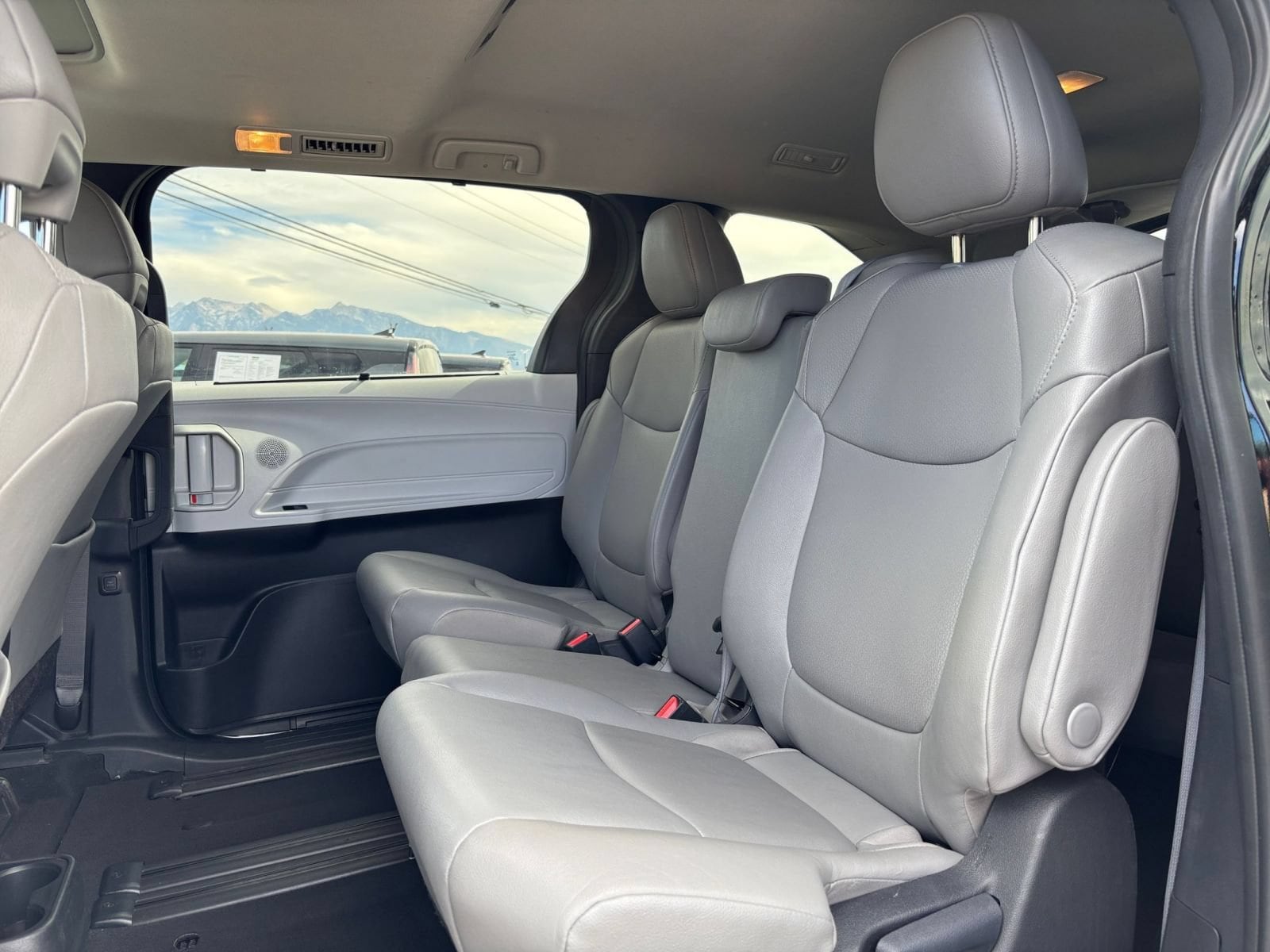 Thumbnail: 2025 Toyota Sienna - 26