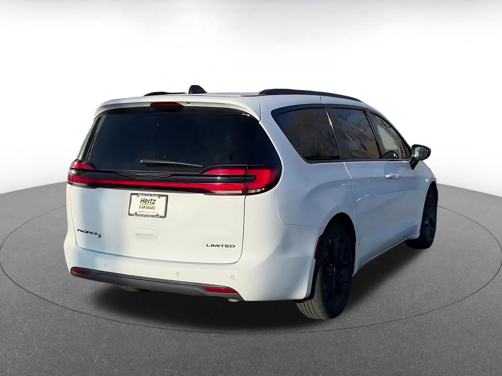 Thumbnail: 2025 Chrysler Pacifica - 14